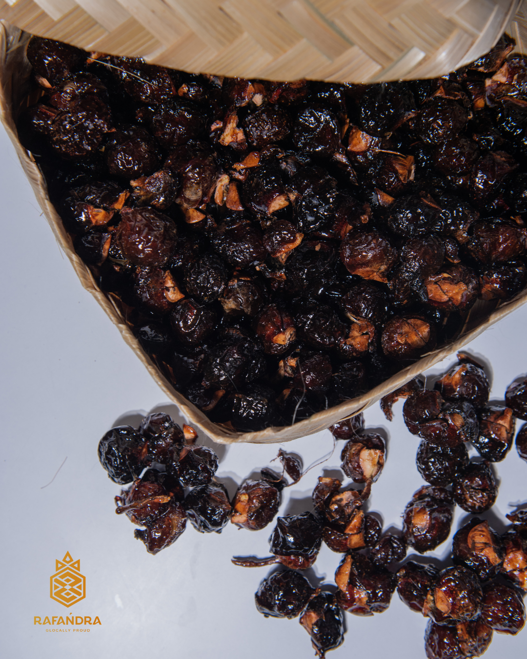 Peeled Lerak 1 Kg in Bamboo Basket (LR-BH1)